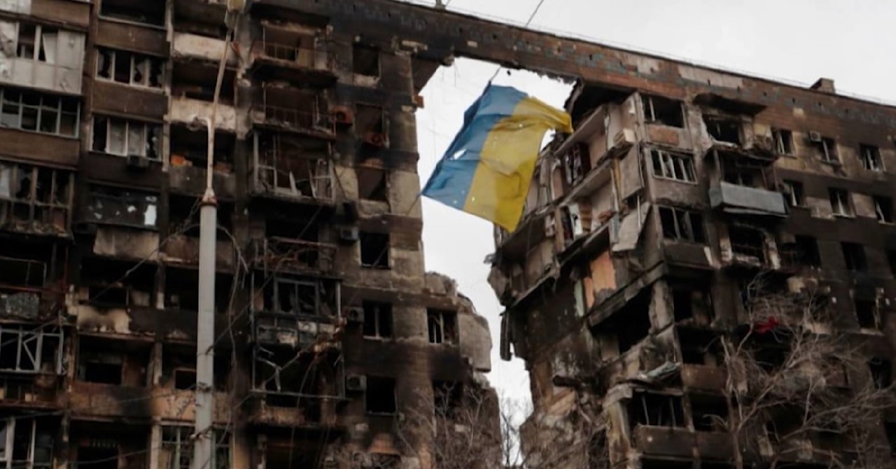 Поэзия и поэты во время войны: "Российские ракеты прилетают в детей - Как тебе такая литература?"