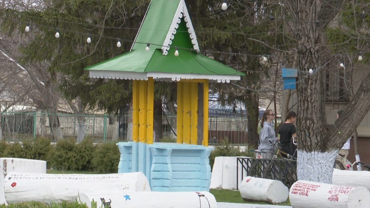 Puhăceni: Apa contaminată în fântânile din sat. Autoritățile promit apeduct până în 2027