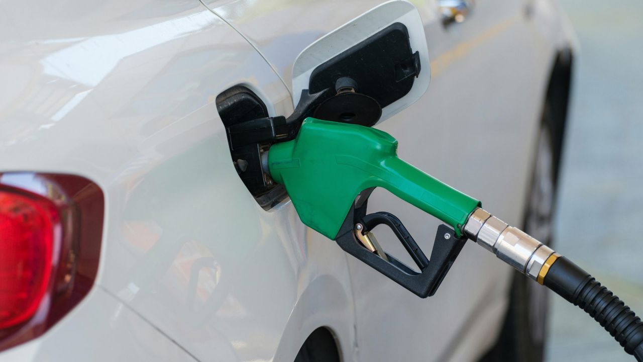 Motorina depășește pragul de 31 de lei pentru un litru. ANRE anunță noi scumpiri la carburanți