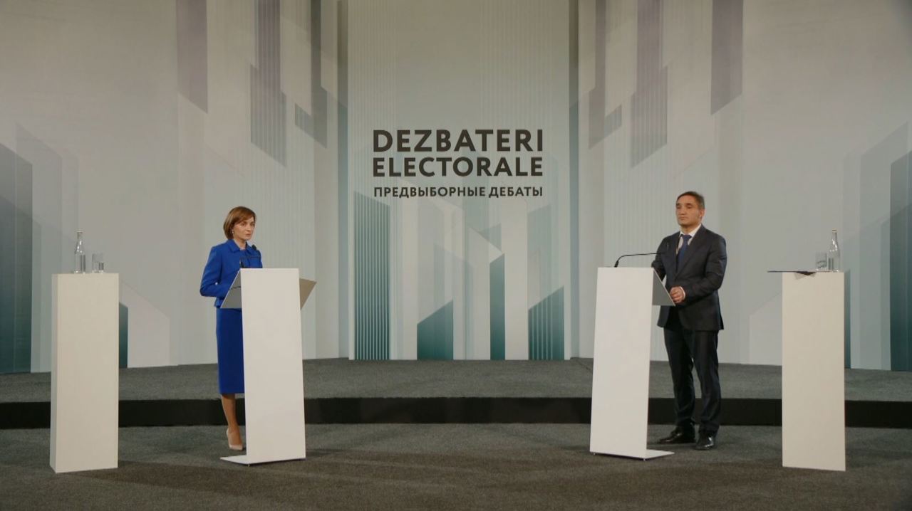 Maia Sandu and Alexandr Stoianolgo in the first electoral debate at the Palace of the Republic