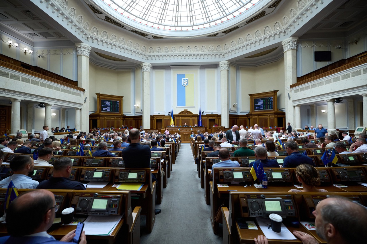Верховная рада Украины приняла закон о возвращении независимости НАБУ и САП