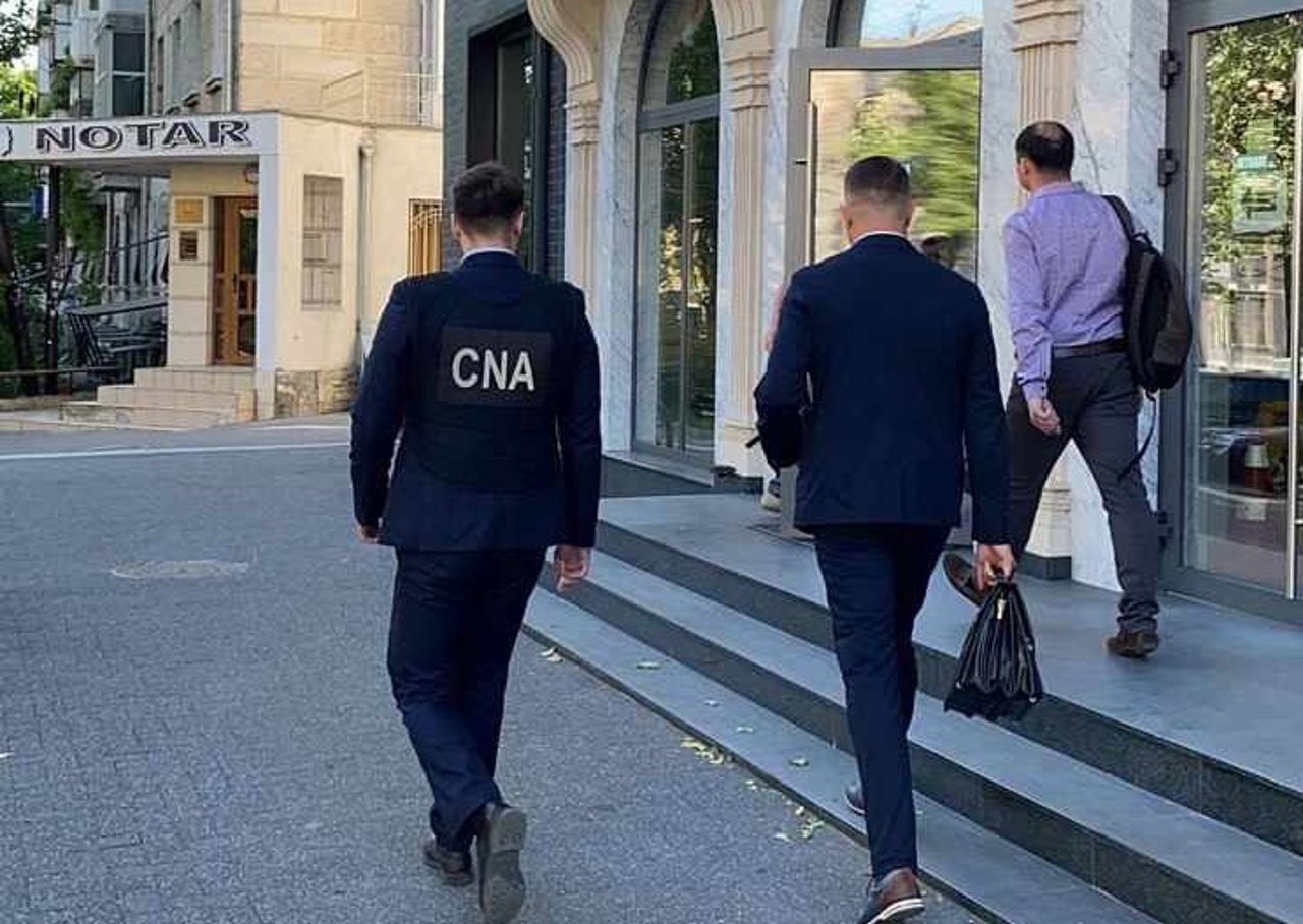 Обыски в НАРЭ. Сотрудник агентства находится под следствием за торговлю влиянием