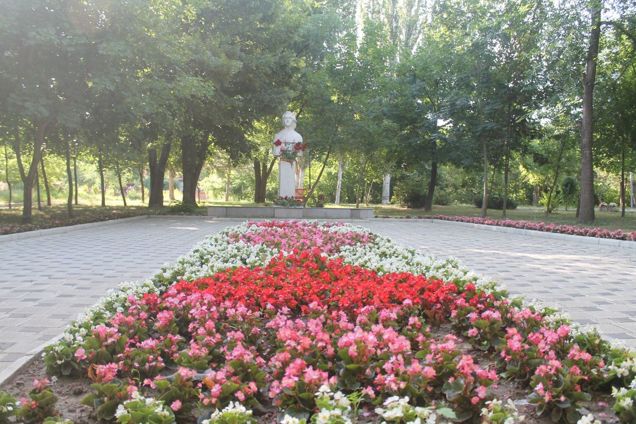 Ziua trecerii în neființă a poetului Mihai Eminescu: Un loc de recreere devine spațiu al memoriei culturale la Strășeni