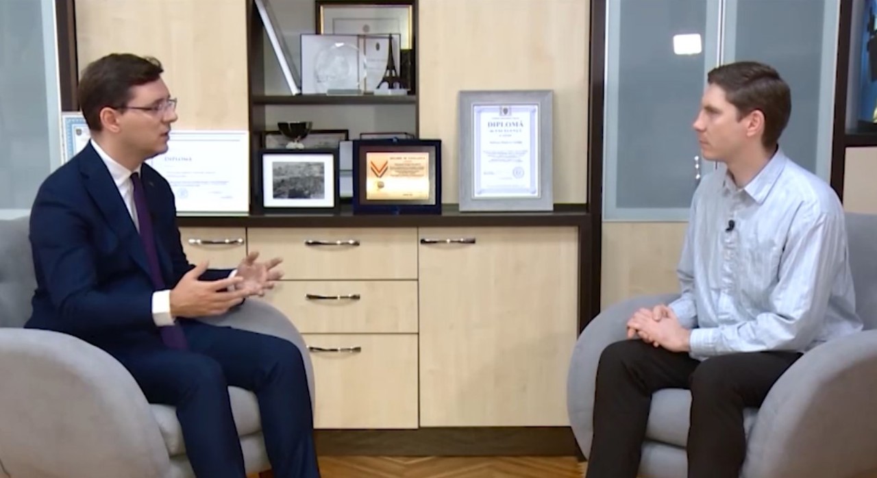 Vicepreședintele Parlamentului European, la Moldova 1: „Important este să accelerăm ritmul de negociere pentru aderarea la UE”