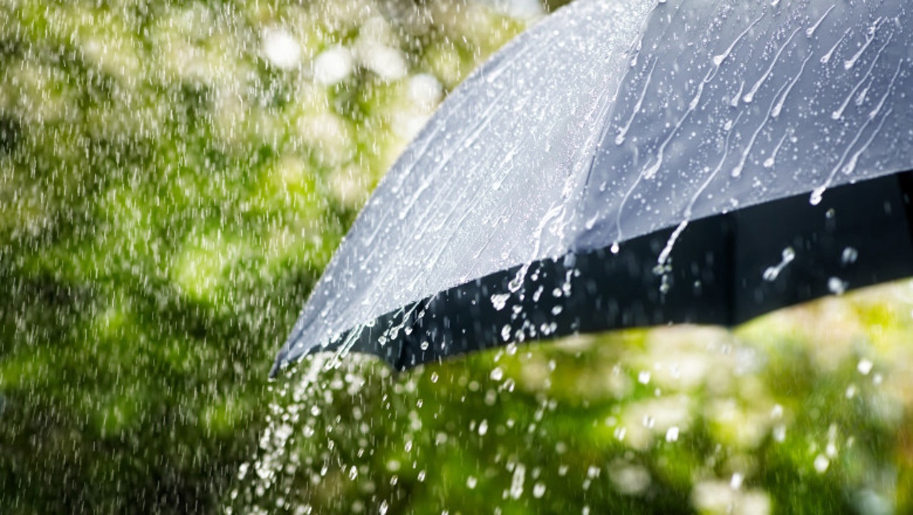 Vremea se schimbă în weekend: Ploi puternice și temperaturi mai mici 