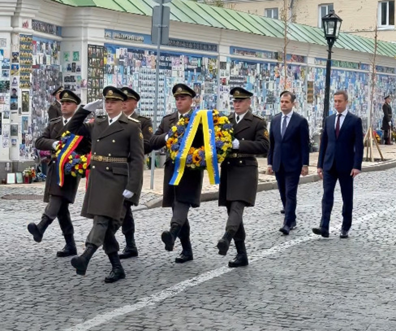 Vasile Tofan a început vizita la Kiev cu un omagiu adus apărătorilor Ucrainei: „Reconfirm sprijinul ferm al Republicii Moldova”