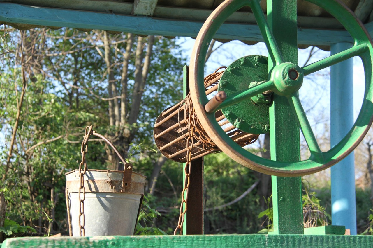 Un bărbat de 30 de ani a fost salvat de pompieri după ce a căzut într-o fântână din raionul Orhei