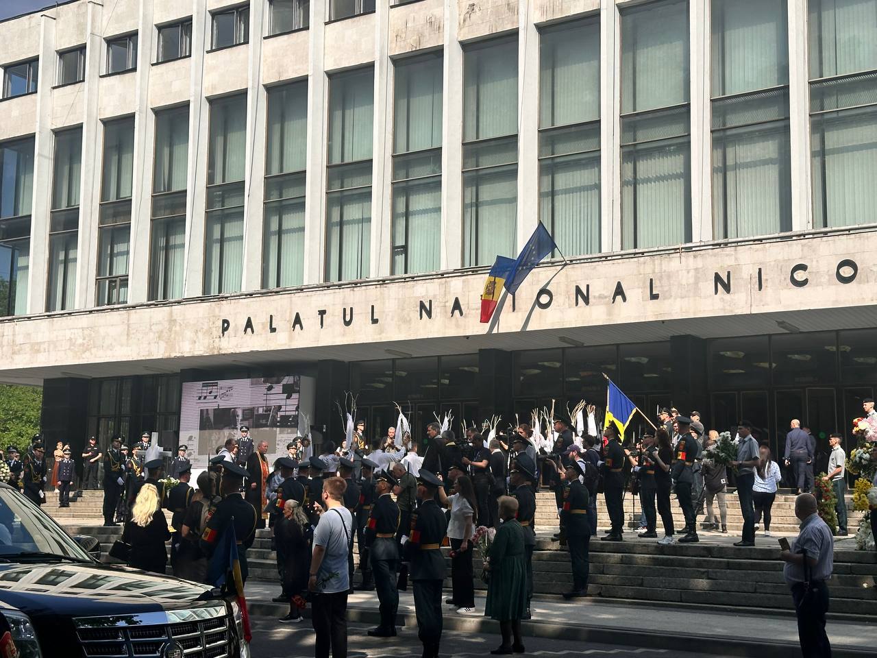 TRM / TRM / Corpul neînsuflețit al compozitorului, adus la Palatul Național „Nicolae Sulac”