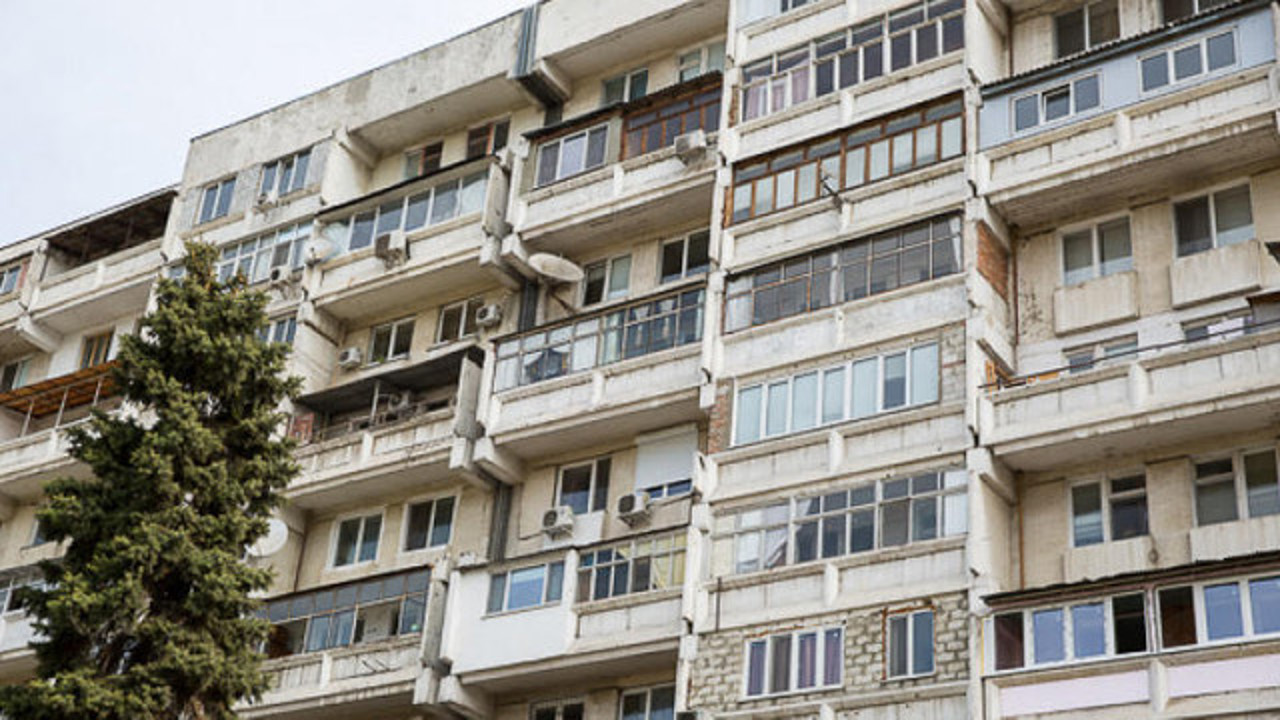 Termenul de privatizare a locuințelor va fi prelungit până în 2029, iar buteliile de gaz vor fi interzise în blocuri