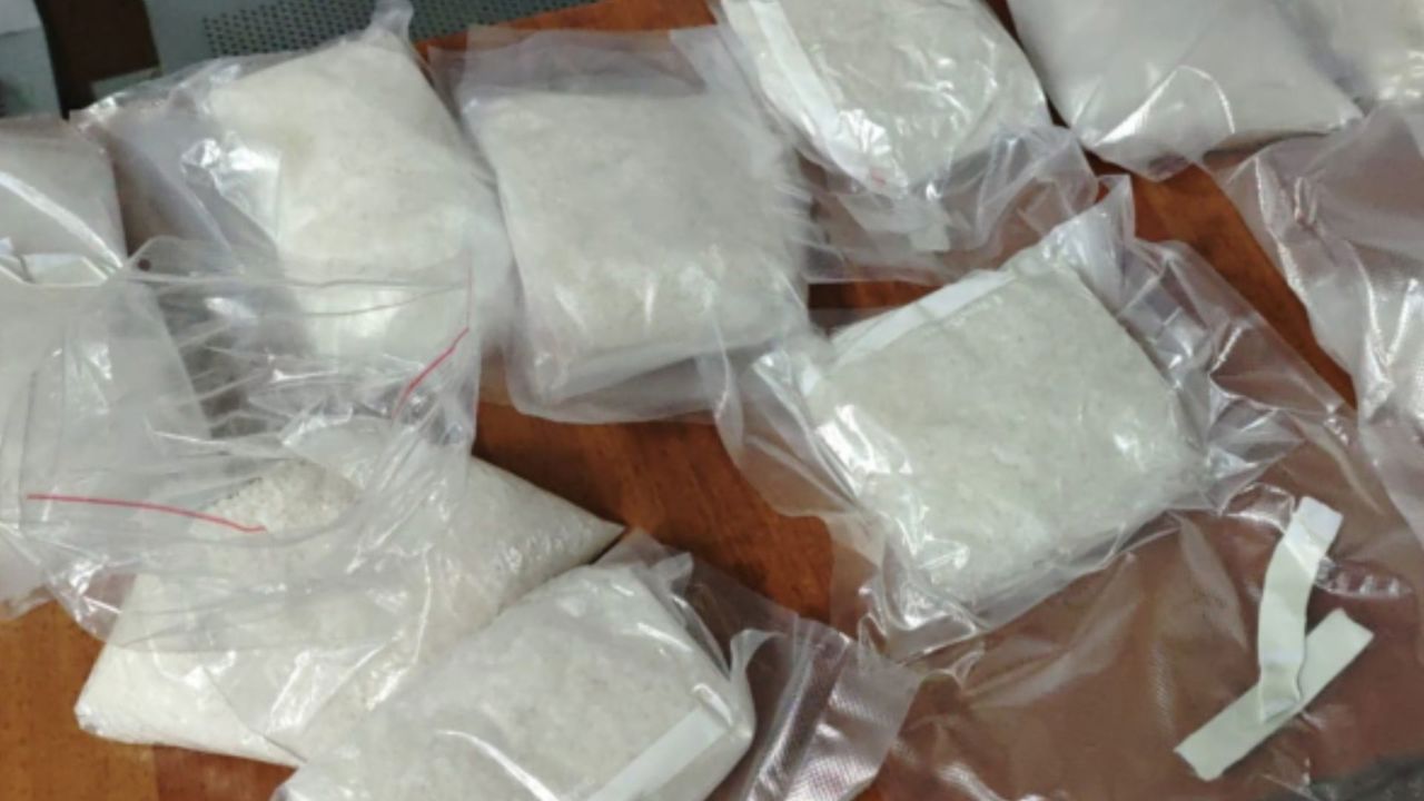 Peste șase kilograme de droguri, descoperite într-un autocar la vama Leușeni. Șoferul a fost reținut