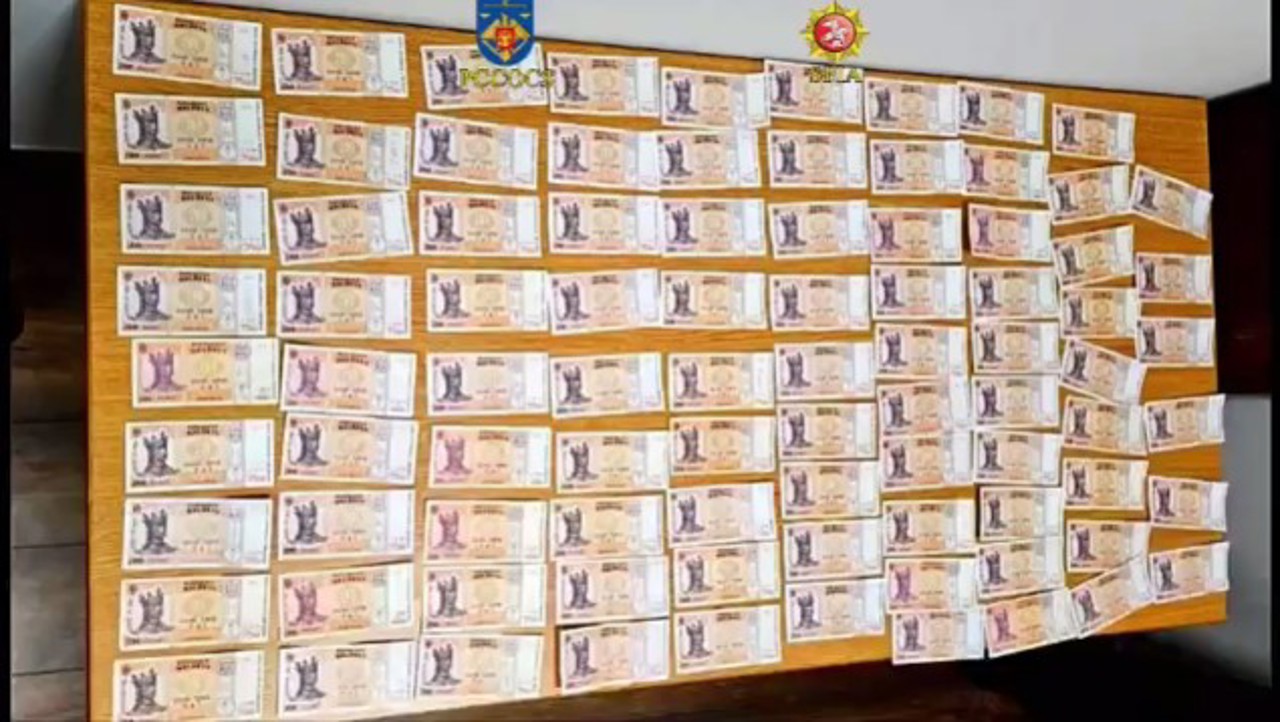 Polițist din Chișinău refuză mită de 20.000 de lei. Juristul care i-a făcut „oferta”, reținut 