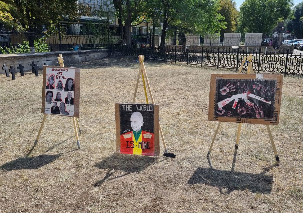 Războiul, redat prin artă: De Ziua Independenței Ucrainei, în capitală a fost organizată o expoziție 