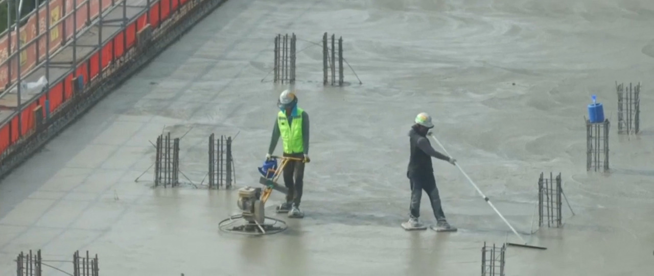 Rusia reduce la 50% cota de muncitori străini în domeniul construcțiilor 