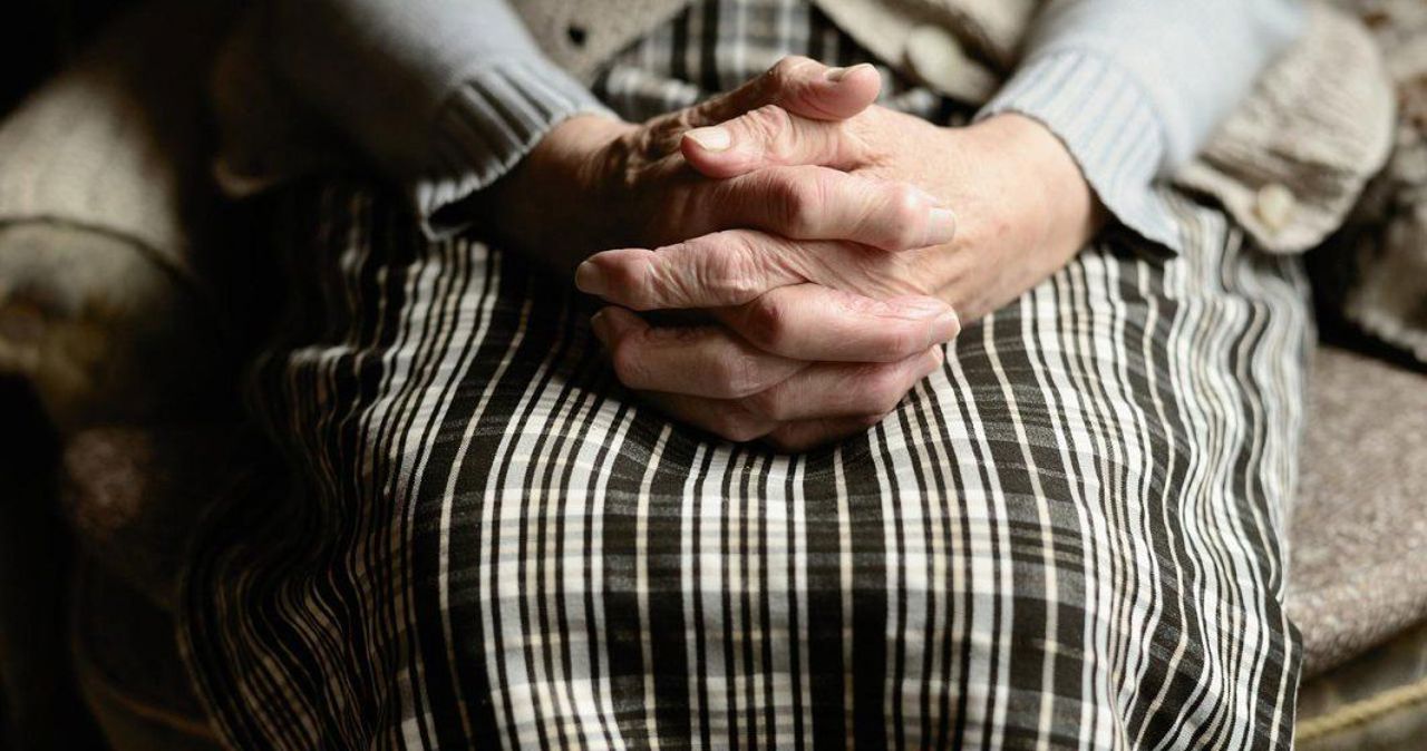 O femeie de 73 de ani din raionul Orhei, fără un loc de trai, visează să ajungă la azilul de bătrâni  