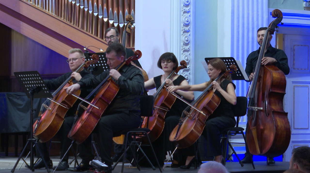  Italian violin making arrives in Moldova: first public string instrument collection