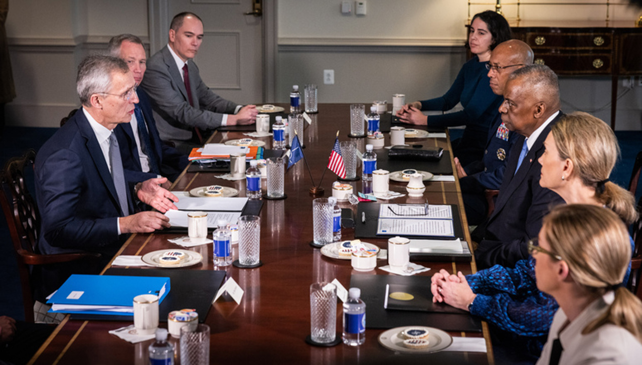 Stoltenberg discută la Washington continuarea ajutorului militar american pentru Ucraina 