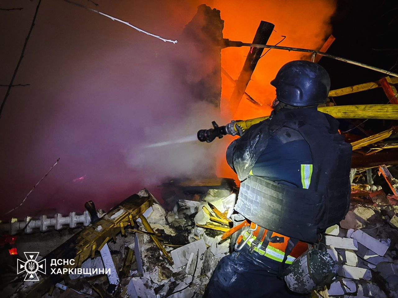 Rusia lovește din nou Ucraina: distrugeri, incendii și civili răniți