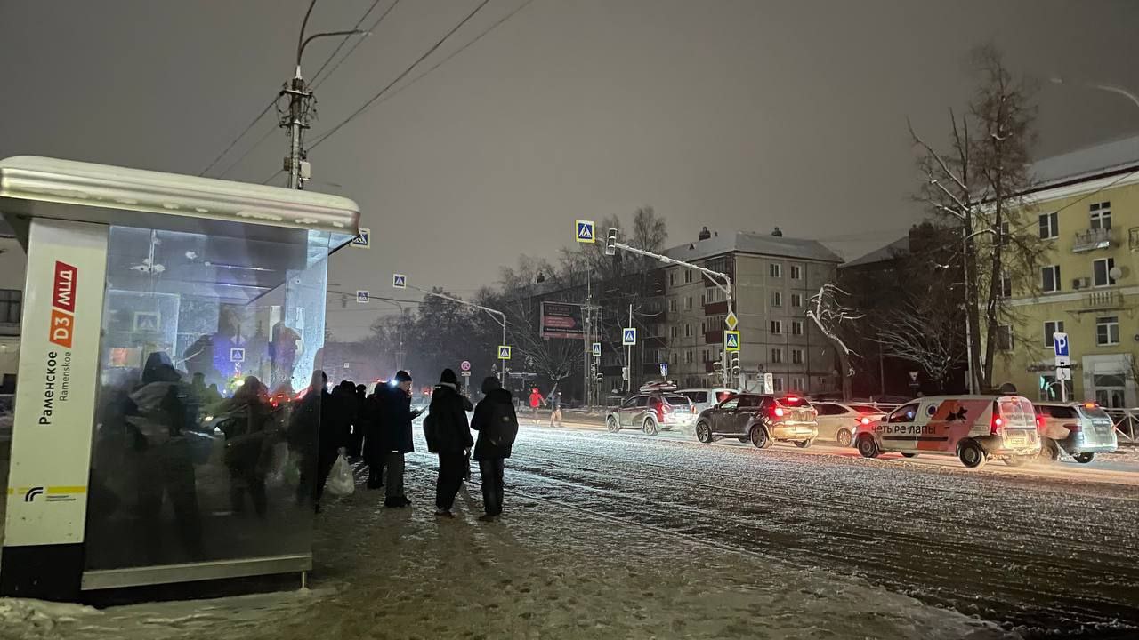 Peste 100 de mii de locuitori din regiunea Moscova, fără energie electrică. Primarul a raportat despre a patra dronă doborâtă 