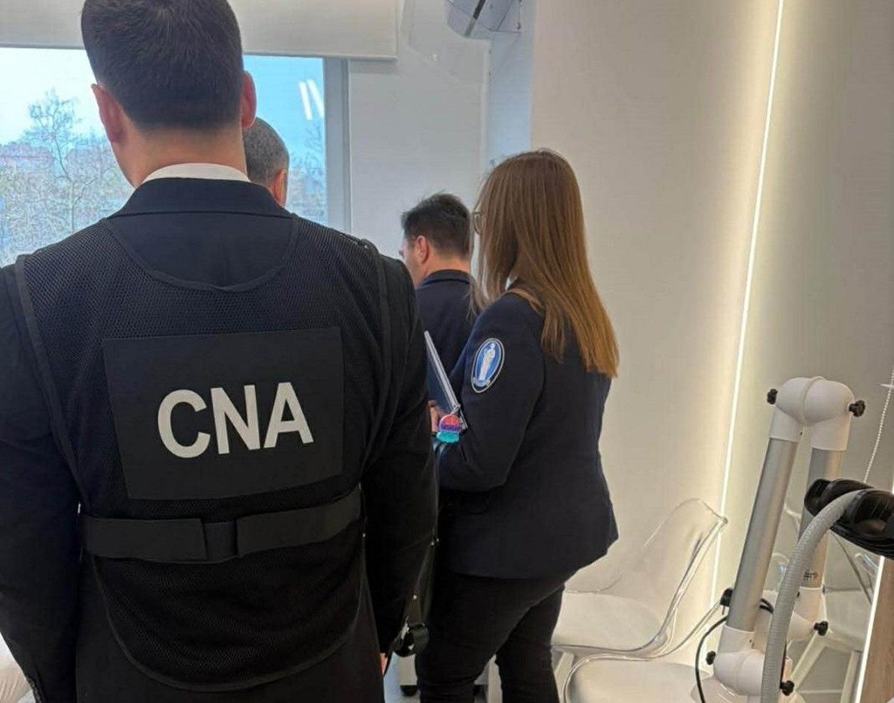 Noi percheziții în dosarul schemei de corupție în domeniul chirurgiei estetice. O altă angajată depistată cu diplomă falsă