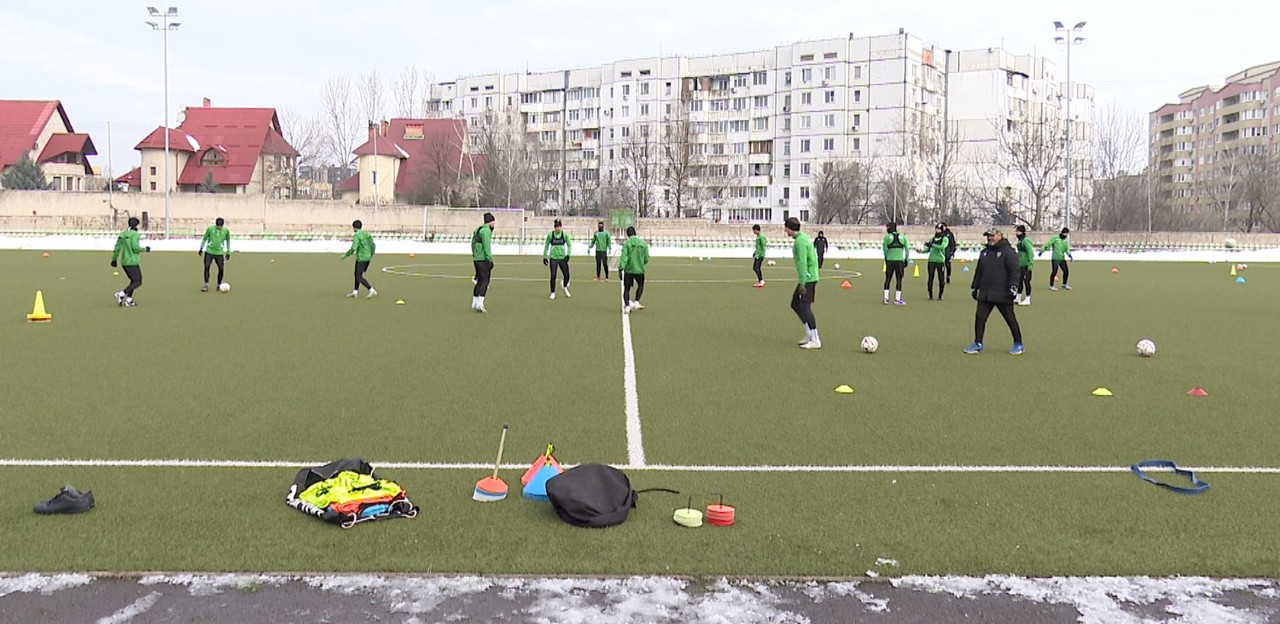 Zimbru Chișinău a revenit din cantonamentul susținut în Turcia! Fotbaliștii sunt monitorizați la antrenamente de finanțatorul clubului Nicolae Ciornîi
