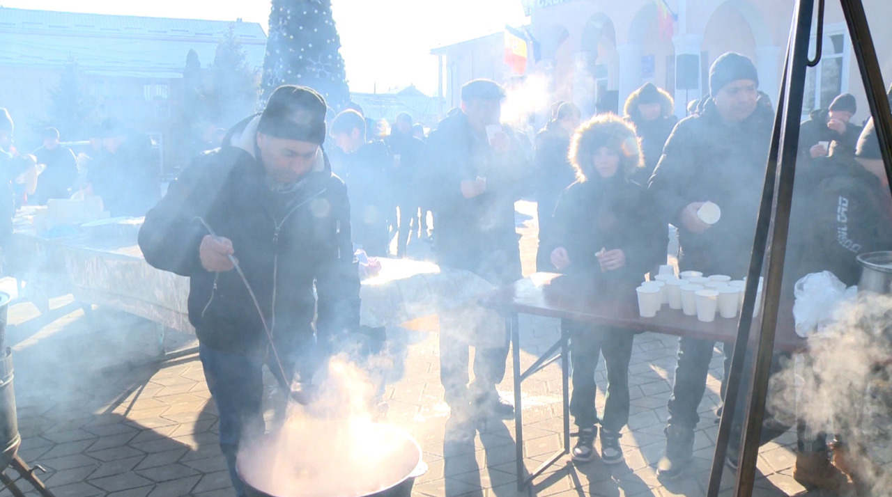 Ruseștii Noi: Ziua în care Ioanele și Ionii se întâlnesc la horă și mămăligă