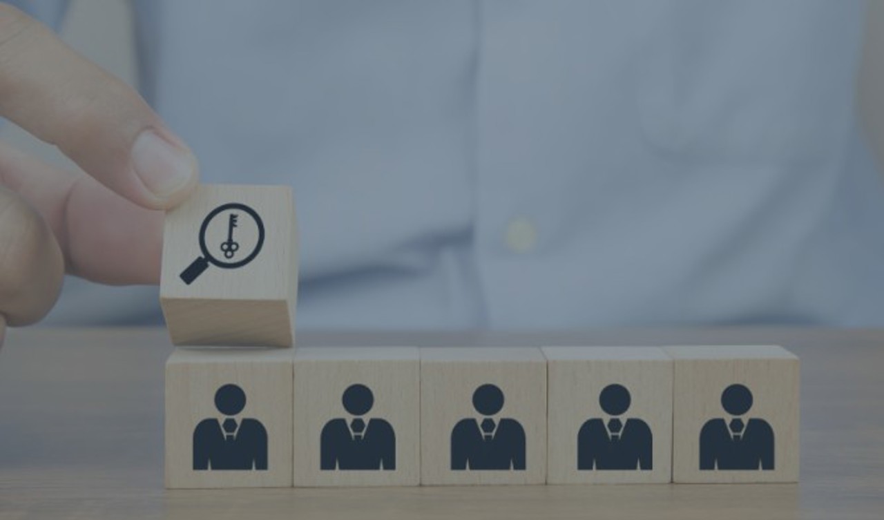 Мораторий на набор персонала в госсекторе не запрещает дополнительный найм работников