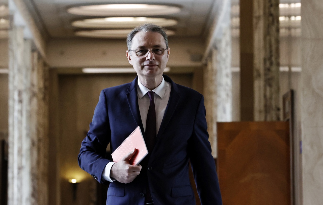 PROFIL | Cine este noul premier al României: Luca Niculescu, diplomat cu experiență la Paris și fost jurnalist