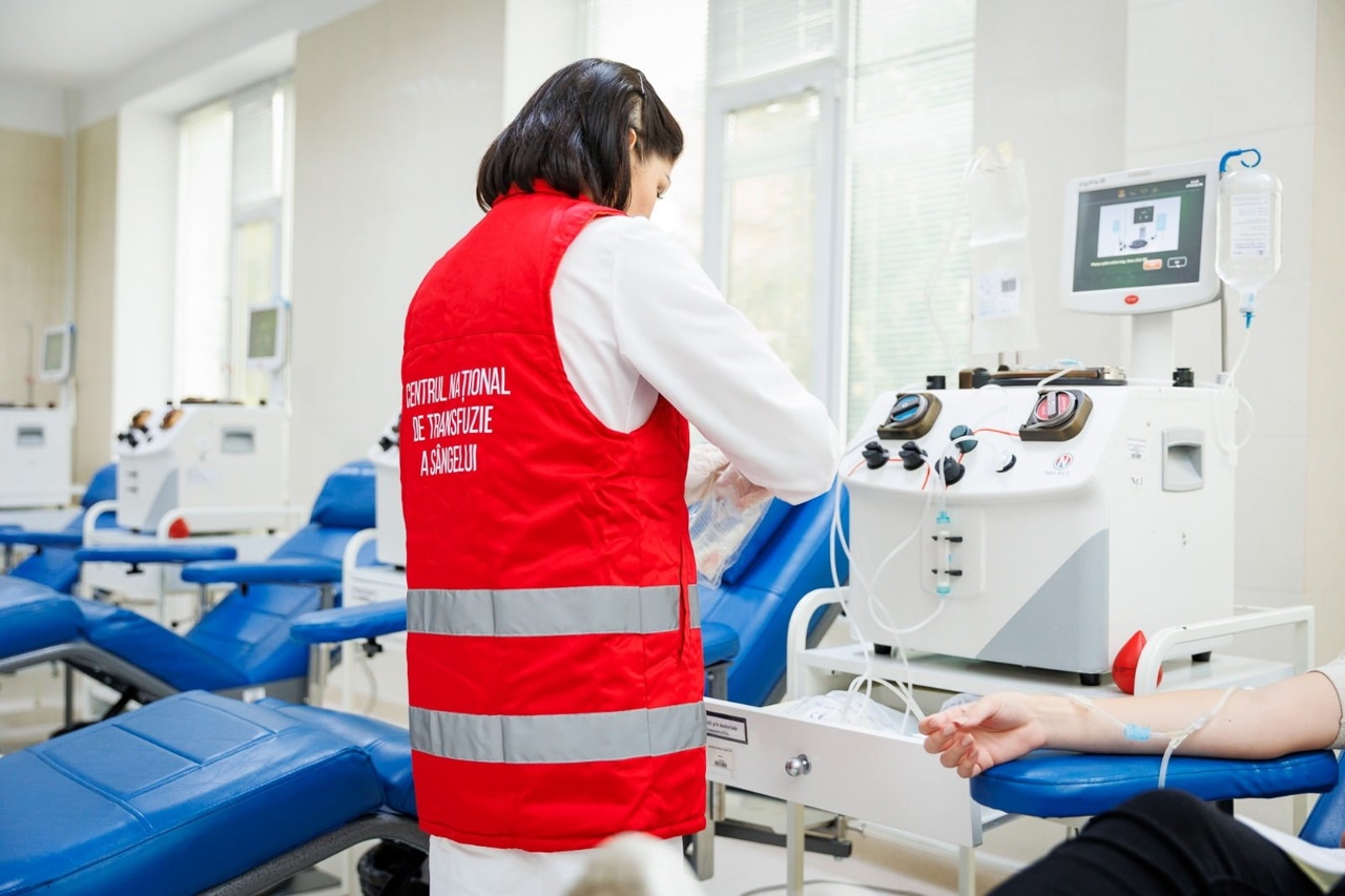 Echipamente din Japonia, donate Centrului Național de Transfuzie a Sângelui  